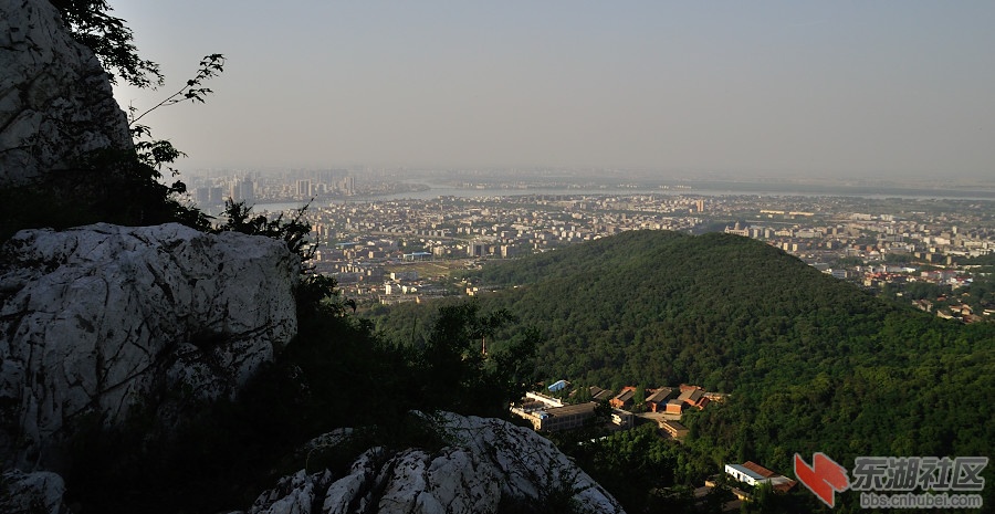 图片襄阳虎头山上