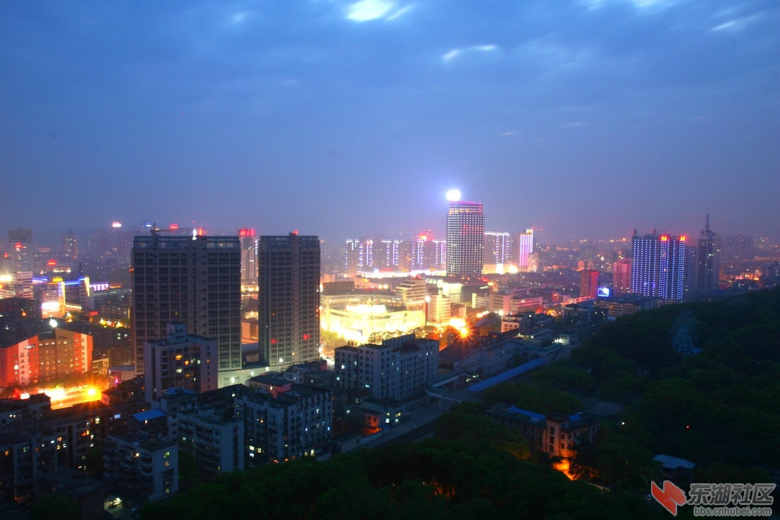 低调宜昌夜色街景随拍 敢不敢秒杀"某地霸气城建"