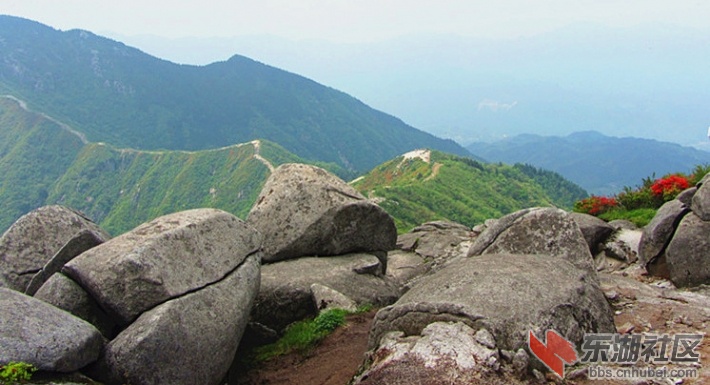 通城黄龙山旅游主题形象表述为 云海瑶池梦里原乡