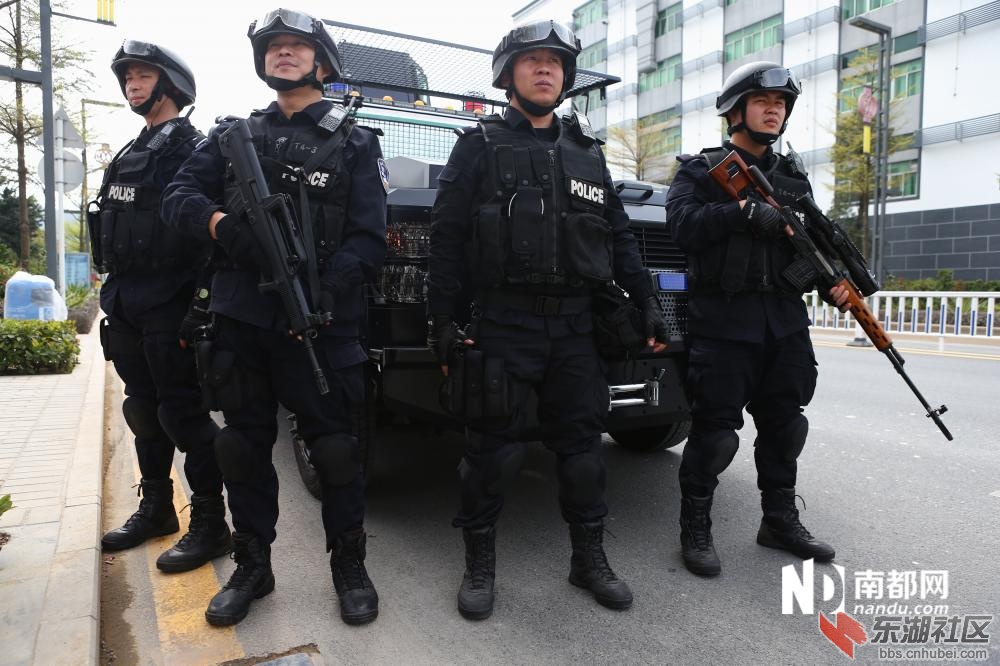 借鉴香港冲锋队模式 关外特警将持枪巡逻