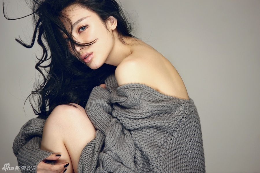 女星张俪性感写真露香肩秀美背展香艳妩媚