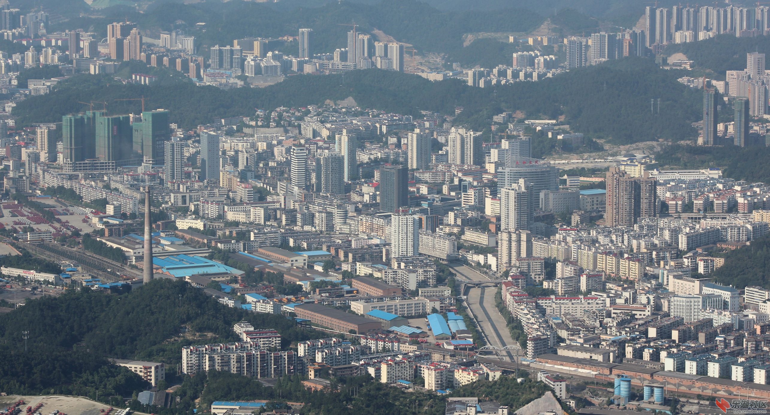 大气壮美十堰城最新全景图,雾中十堰