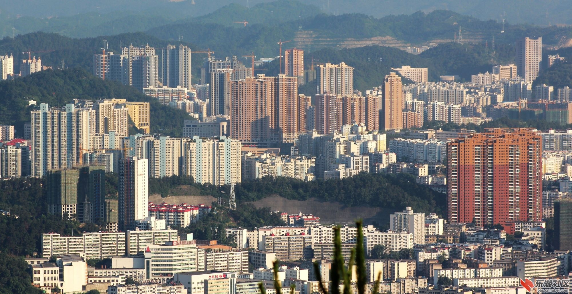 大气壮美十堰城最新全景图,雾中十堰