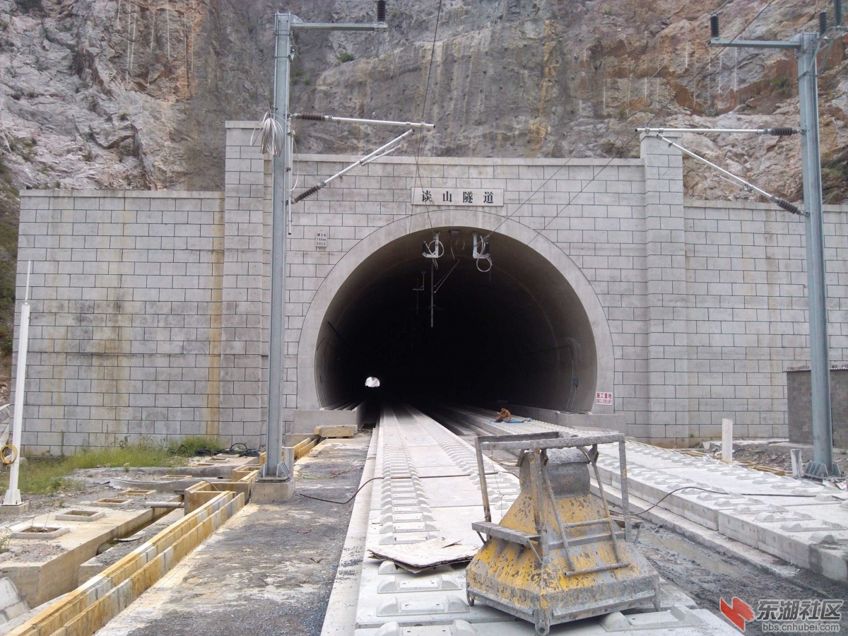 最新美图 武黄城际铁路谈山隧道