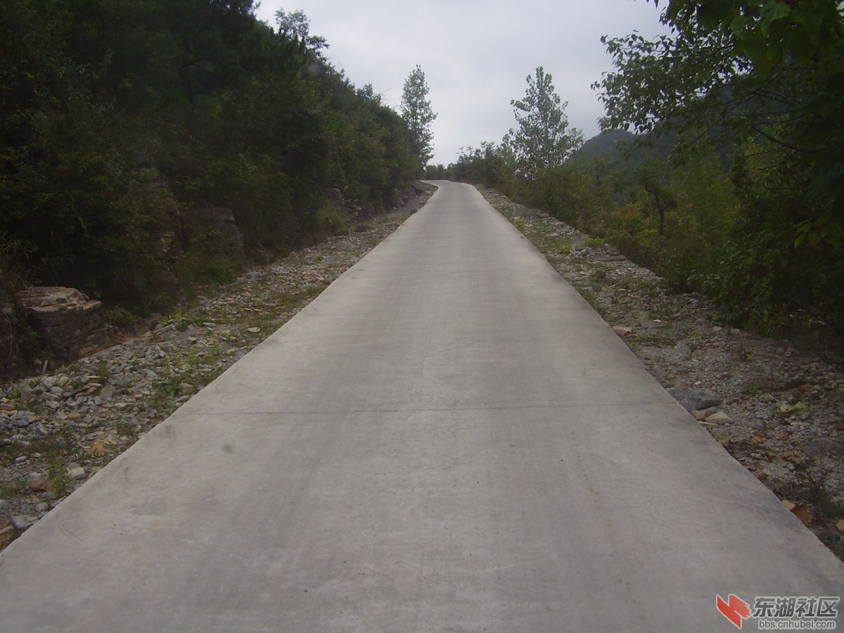 平坦光滑的水泥路面