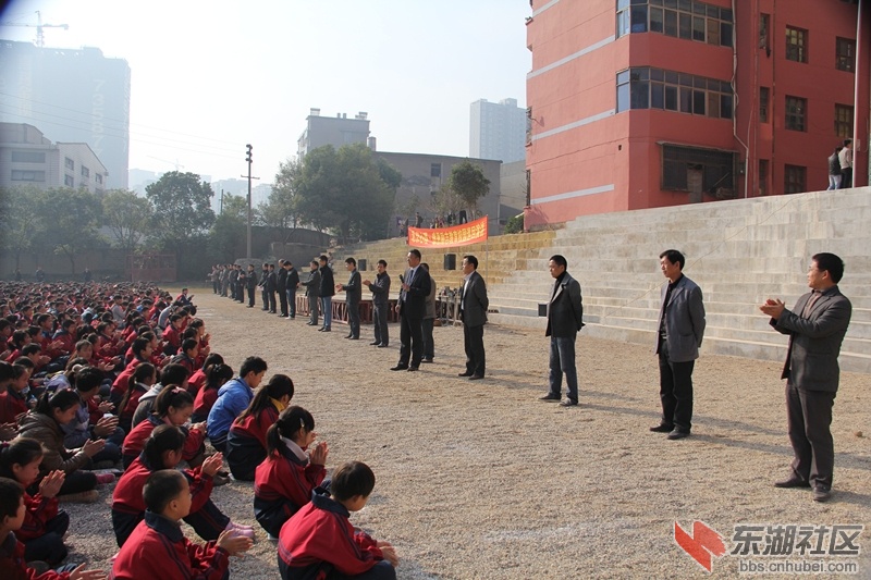 阳新县白杨中学举行"感恩励志"演讲会