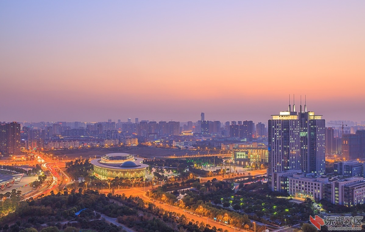 在常州出差,拍摄城市夜景几张.