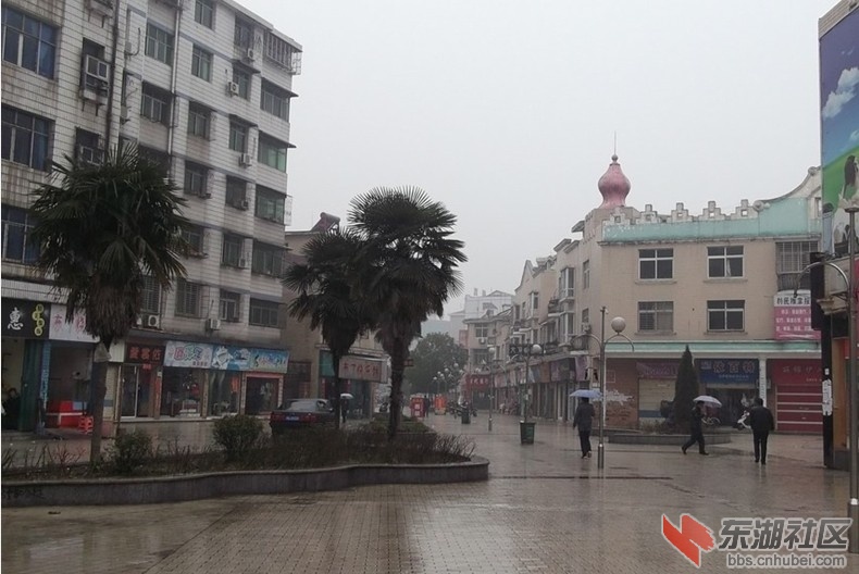 小雨中的汉川步行街