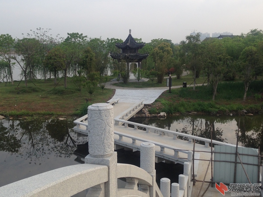 实拍遗爱湖十二景之花港春晓和琴岛望月景区