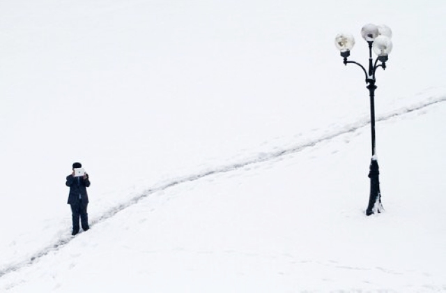 17)一个人在雪地.jpg