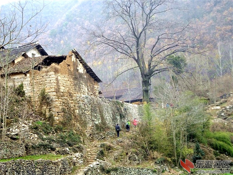 漫云村在襄阳南漳县境内,有400余年历史,是个保存完好的古村落.