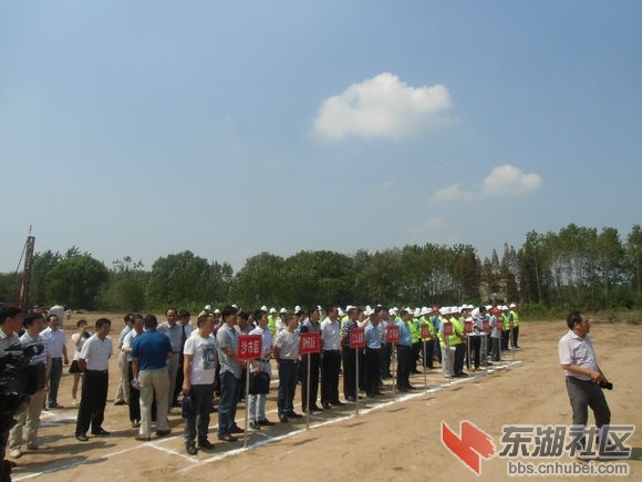 蒙华铁路建设荆州段开工动员会今天在石首火车站召开