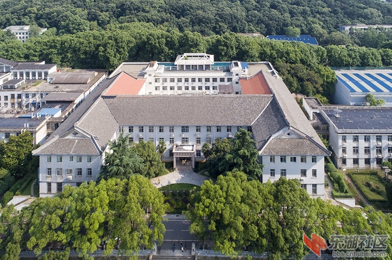 航拍:定格毕业季节的武汉大学校园风光 曾院平摄影