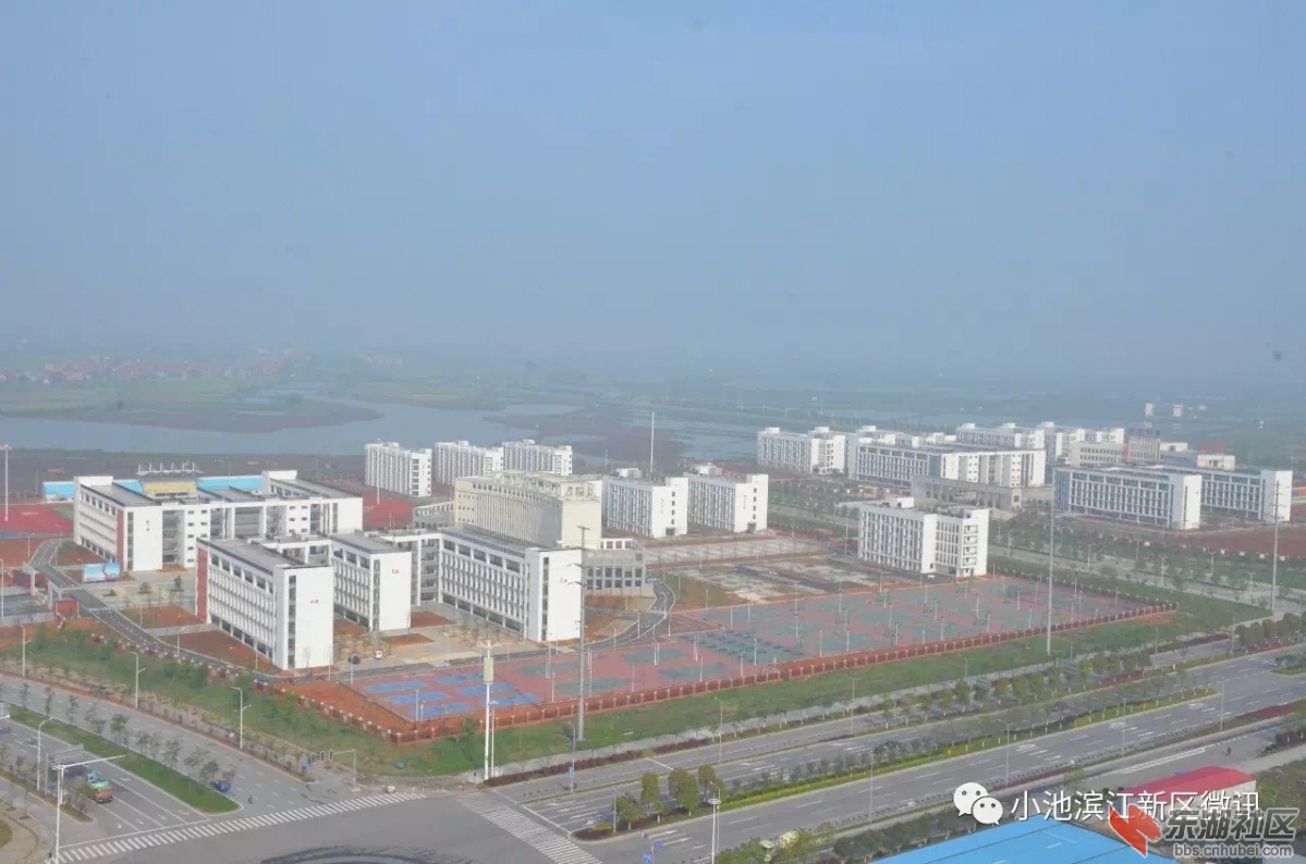 左边是湖北理工滨江学院,右边是滨江高中图片