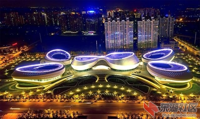 孝感新建的文化中心和凤凰天仙城