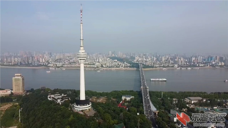 航拍长江和汉交汇处的龟山电视塔
