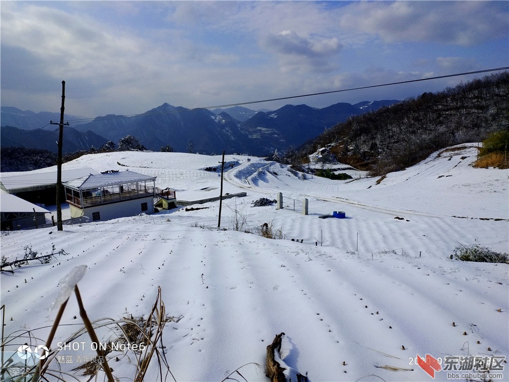 长阳贺家坪常雾岩踏雪赏雪