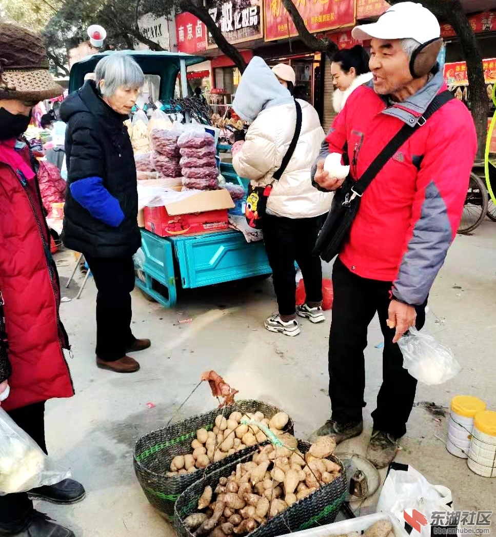 寒冬梅川镇街边忙碌的小商贩,致敬毎一位为生活努力的