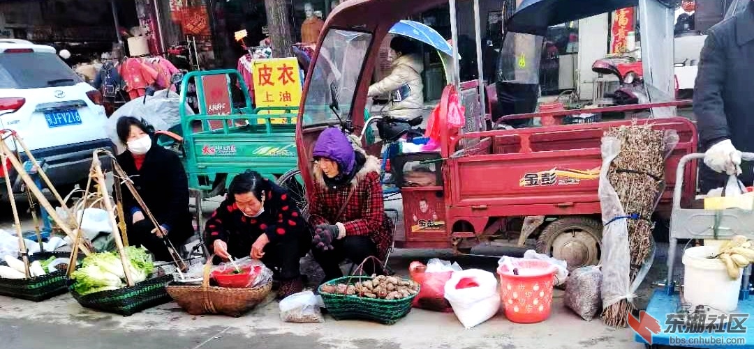寒冬梅川镇街边忙碌的小商贩致敬毎一位为生活努力的人们