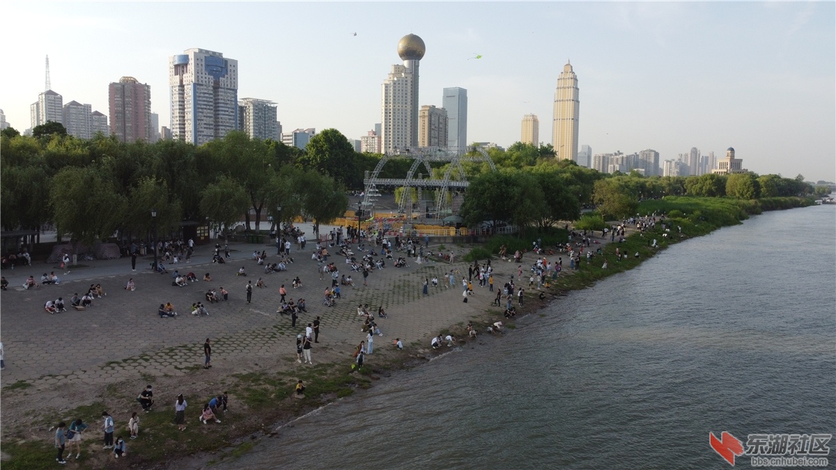 航拍五一小长假汉口江滩