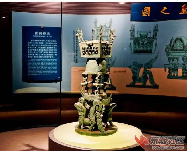 解谜三星堆神坛发现三星堆机器狗形神兽为山海经所载鹿蜀瑞兽---