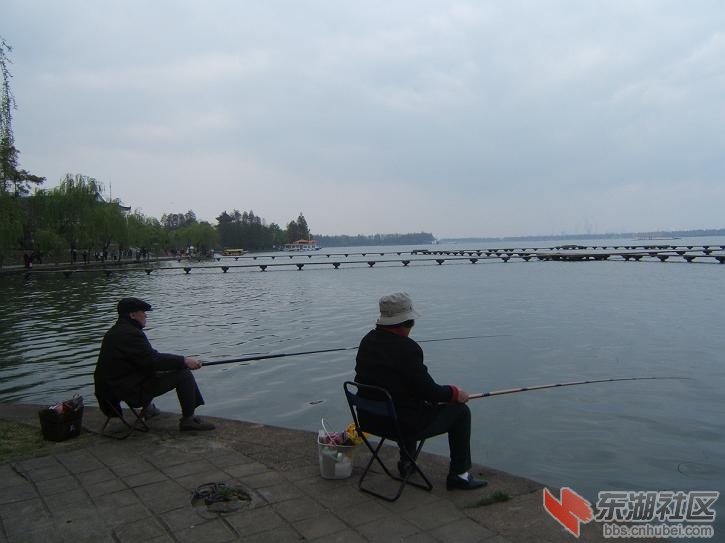 东湖垂钓.jpg