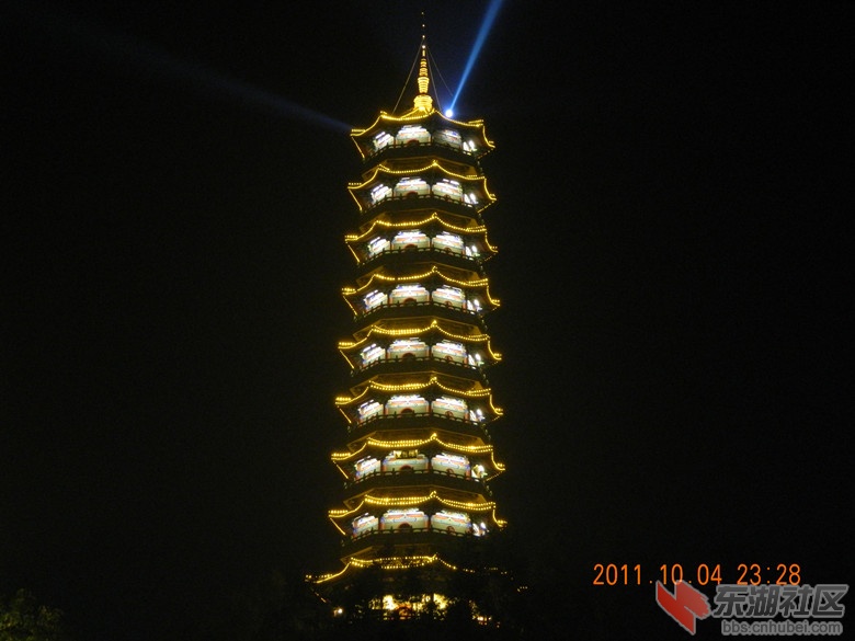 1十堰市人民公园重阳塔夜景图片0.jpg