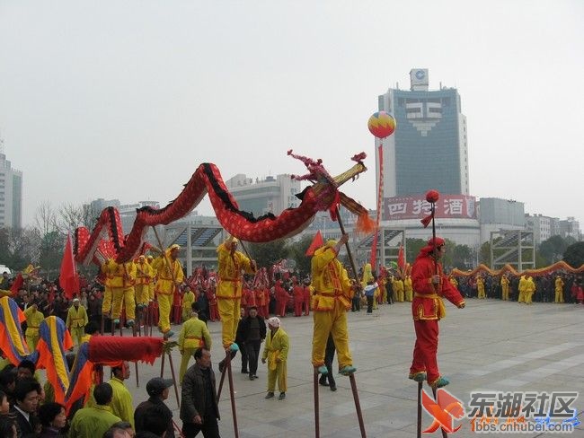 彭场镇崇墉村的高跷龙灯