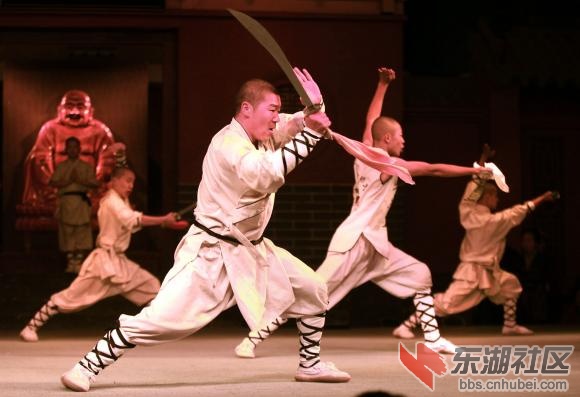 Chinese-monks-display-their-Kong-Fu-skills-at-the-Shaolin-Temple-in-Dengfeng_8.jpg