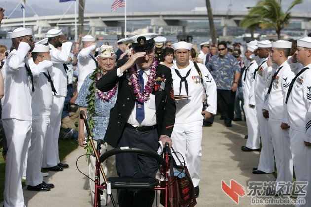 2011-12-07T200819Z_01_HAW309_RTRIDSP_3_PEARL-HARBOR.jpg