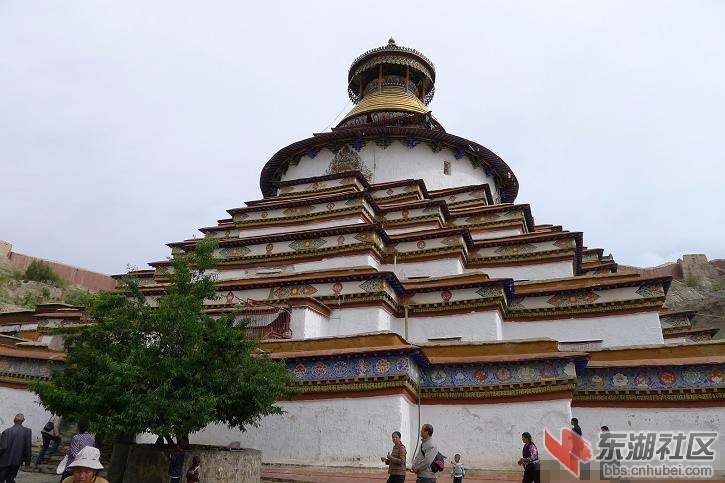 江孜白居寺的十万佛塔.jpg