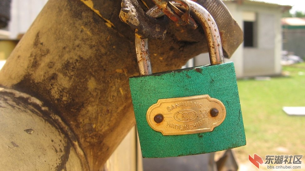 _57204153_10_ghana padlock_hubertsimmer.jpg