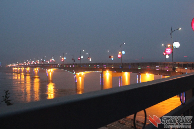 1丹江口施工大桥夜景图片.jpg
