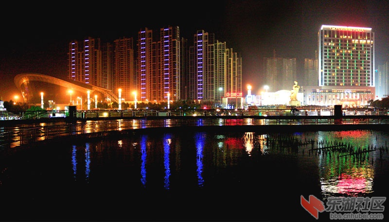 广场之夜.jpg