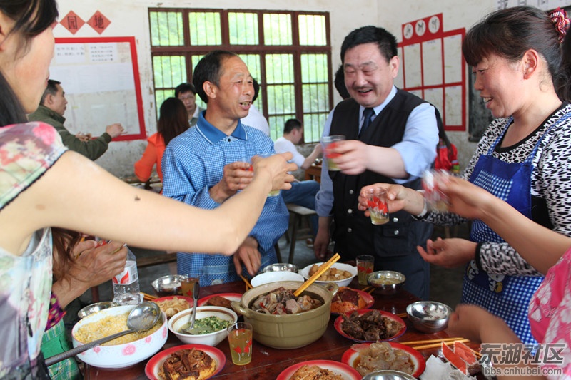 版主为辛勤的厨师敬酒.jpg