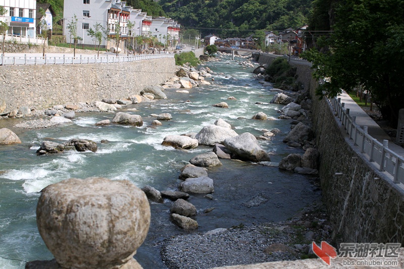 清澈河水.jpg