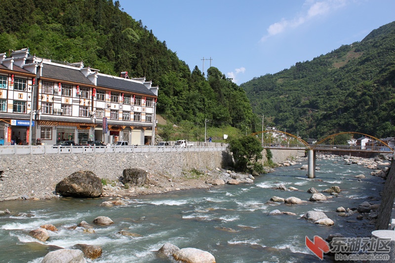 土家民居桥.jpg