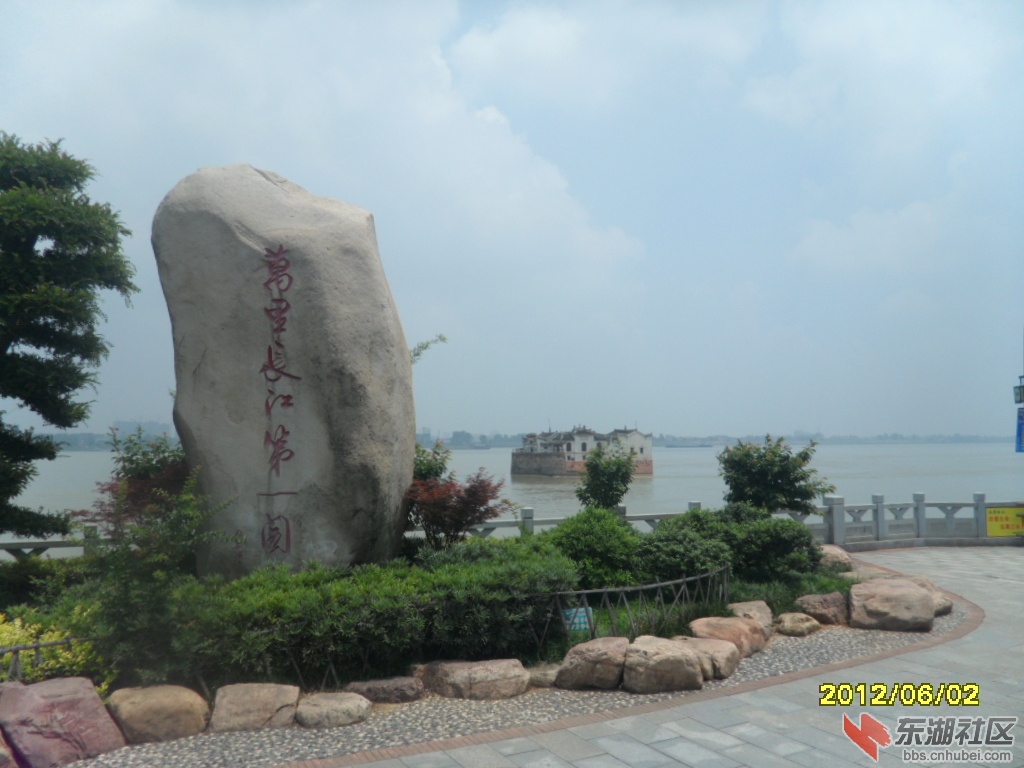 石立江汀，阁立水央