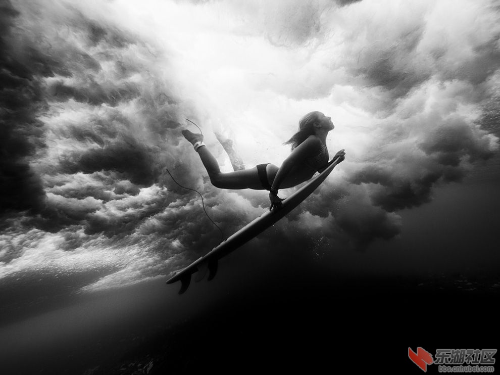 underwater-surfer_52784_990x742[1].jpg