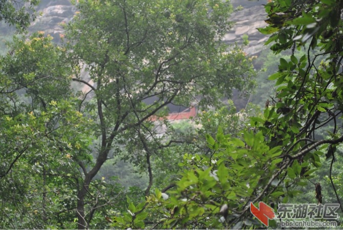 psbCA8FXC84半山远看玉虚岩.jpg