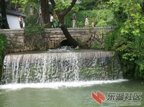 ALIM文明湖入河桥口瀑布_副本.jpg