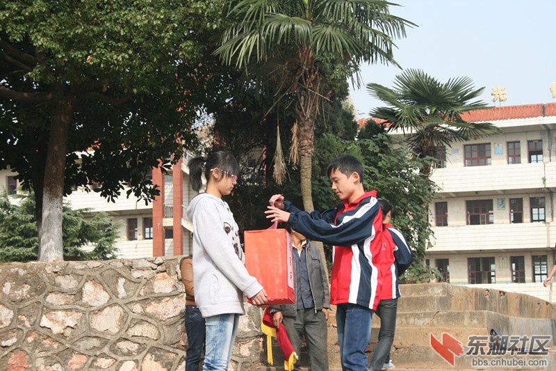 学生捐款 0.jpg