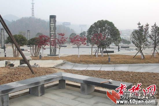 建设中的车城广场.jpg
