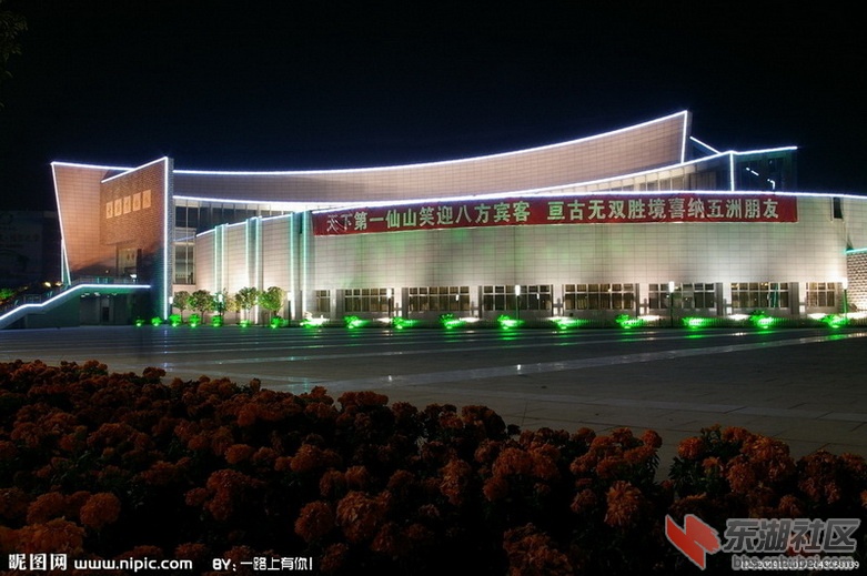 十堰博物馆夜景4.jpg