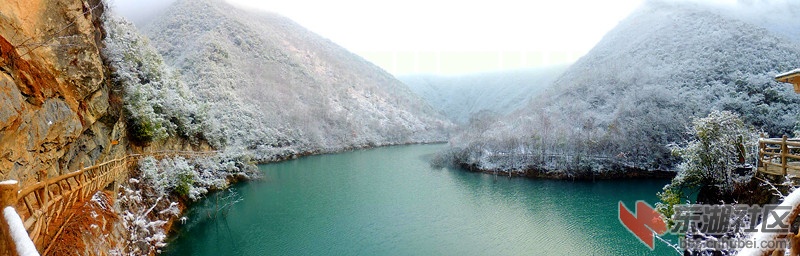 美丽的湖水.jpg