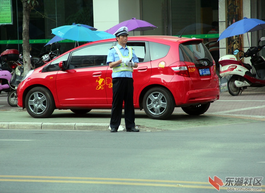 丹江口交警图片.jpg