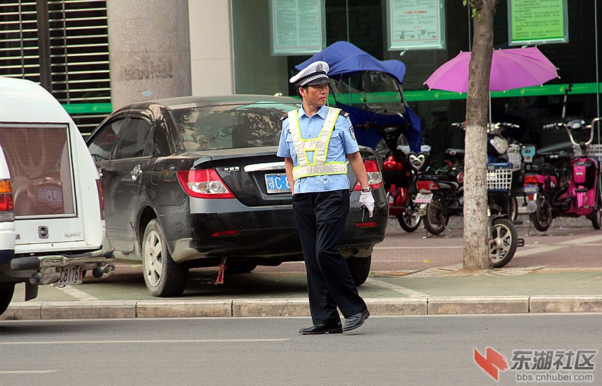 丹江口交警图片1.jpg