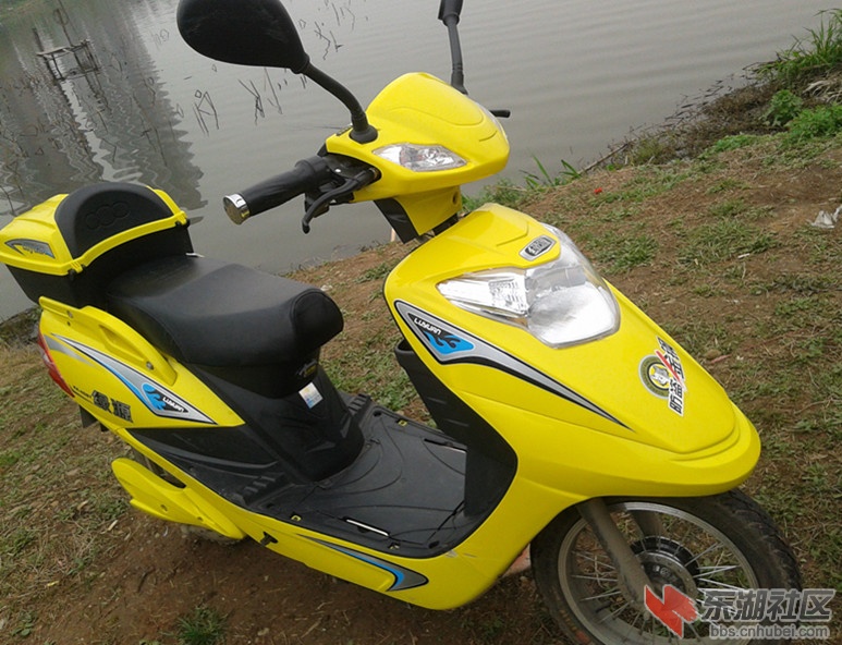 电动车.湖边_副本.jpg
