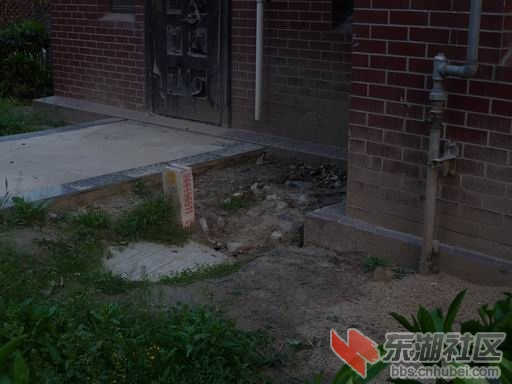 山水檀溪业主门口的丑陋.JPG