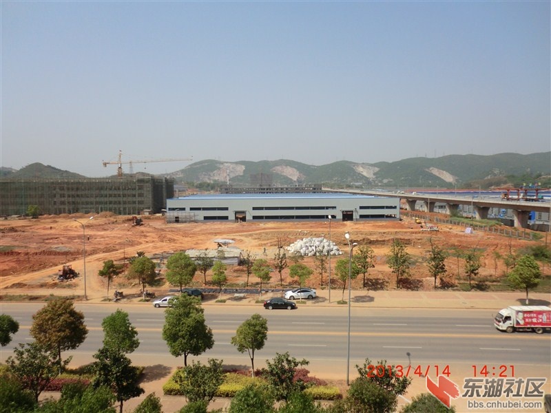 科技楼对面